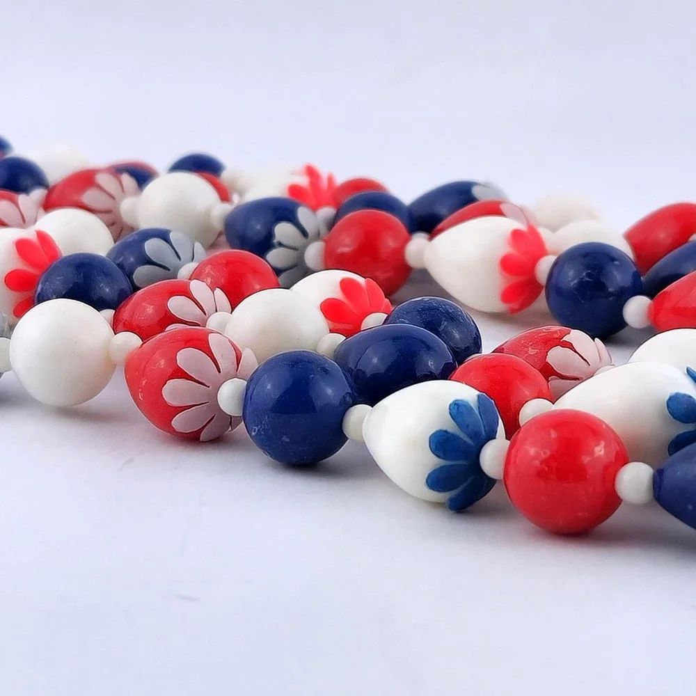 Vintage Red White Blue Triple Strand Bead Necklace Patriotic USA Hong‎ Kong